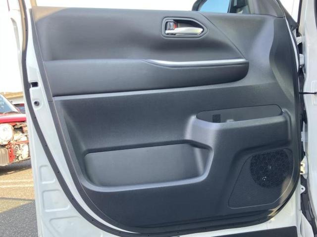 ヴォクシー ハイブリッドＳ－Ｚ　新品タイヤ／純正　１０インチ　ＳＤナビ／フリップダウンモニター　純正　１４インチ／衝突安全装置／両側電動スライドドア／シートヒーター　前席／パノラミックビューモニター／車線逸脱防止支援システム（22枚目）