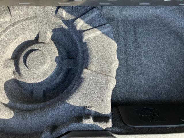 ヴォクシー ハイブリッドＳ－Ｚ　新品タイヤ／純正　１０インチ　ＳＤナビ／フリップダウンモニター　純正　１４インチ／衝突安全装置／両側電動スライドドア／シートヒーター　前席／パノラミックビューモニター／車線逸脱防止支援システム（25枚目）