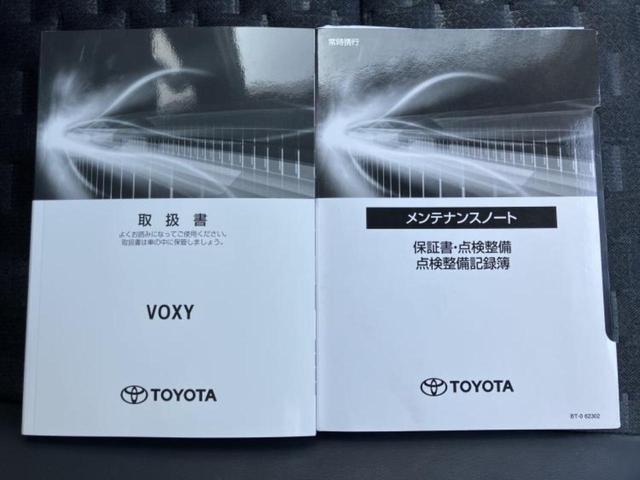 ヴォクシー ハイブリッドＳ－Ｚ　新品タイヤ／純正　１０インチ　ＳＤナビ／フリップダウンモニター　純正　１４インチ／衝突安全装置／両側電動スライドドア／シートヒーター　前席／パノラミックビューモニター／車線逸脱防止支援システム（35枚目）