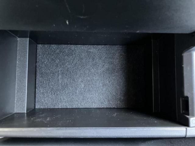 ヴォクシー ハイブリッドＳ－Ｚ　新品タイヤ／純正　１０インチ　ＳＤナビ／フリップダウンモニター　純正　１４インチ／衝突安全装置／両側電動スライドドア／シートヒーター　前席／パノラミックビューモニター／車線逸脱防止支援システム（40枚目）