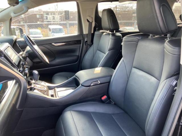 アルファード Ｓ　Ｃパッケージ　保証書／純正　ＳＤナビ／フリップダウンモニター　純正　１２．１インチ／デジタルインナーミラー／トヨタセーフティセンス／両側電動スライドドア／シートヒーター　前席／車線逸脱防止支援システム　バックカメラ（6枚目）