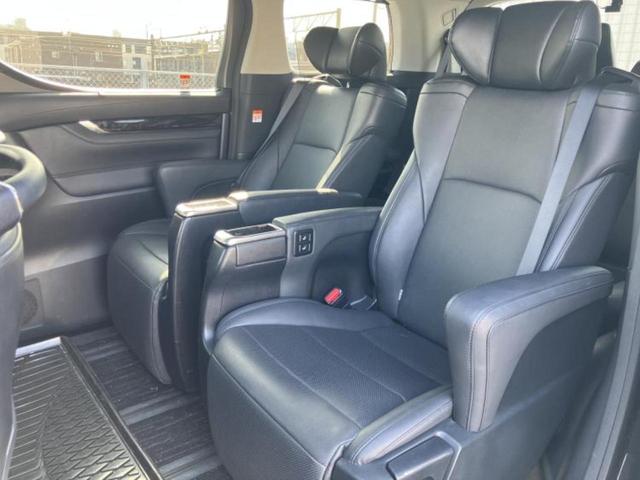 アルファード Ｓ　Ｃパッケージ　保証書／純正　ＳＤナビ／フリップダウンモニター　純正　１２．１インチ／デジタルインナーミラー／トヨタセーフティセンス／両側電動スライドドア／シートヒーター　前席／車線逸脱防止支援システム　バックカメラ（7枚目）