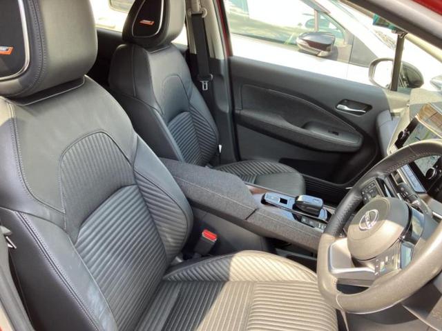 オーラ Ｇレザーエディション　新品タイヤ／保証書／ディスプレイオーディオ９インチ／インテリジェントルームミラー／エマージェンシーブレーキ／全方位モニター／車線逸脱防止支援システム／ヘッドランプ　ＬＥＤ　衝突被害軽減システム　ＥＴＣ（4枚目）