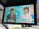 後部座席で映像を楽しめるモニターを搭載。長距離移動も退屈することなく、快適に過ごせます。家族とのドライブに最適です。