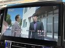 停車時にテレビや映像を楽しめるＴＶ画面。休憩時間などにリラックスできます。様々なコンテンツを楽しんでください。（走行中の視聴はご遠慮ください）。