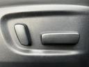 押しやすい形状で操作性に優れ、スムーズな操作感を実現。日常の運転をより快適にする工夫が凝らされています。使い勝手の良い空間を演出します。