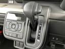 スムーズな変速操作が可能なシフトレバーです。運転状況に合わせて最適なギアを選択でき、快適なドライブをサポートします。