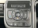 温度や風量を細かく調整できるエアコンコントロールパネルです。快適な車内空間を保ち、ドライブをより一層楽しめます。操作も直感的です。