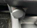 使い勝手の良い形状で、スムーズな操作が可能です。車内空間に調和したデザインで、インテリアの印象も高めます。細部にもこだわりを感じられます。