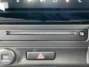 CDスロットは、お気に入りの音楽を車内で楽しむのに最適。旅の時間をさらに豊かなものにしてくれます。周辺のスイッチ類も見やすく操作しやすい配置です。