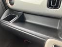 小物入れは、スマートフォンや小物を整理するのに便利。運転に集中できる、スマートな空間を実現します。日常のちょっとした収納に役立ちます。
