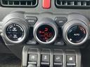 操作しやすいエアコン廻りで、車内を快適な温度に保てます。冷暖房の設定や風量調整も簡単に行えます。