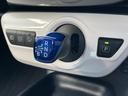 スムーズなシフトチェンジで、快適な運転体験を。操作感も良く、運転に集中できます。洗練されたデザインも、車内の雰囲気を高めます。