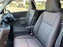 シンプルで機能的なデザインの室内空間。ドライバー視点からの視界も広く、運転に集中できます。