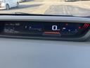 視認性の高いメーター類で、運転に必要な情報を的確に把握できます。落ち着いたデザインが、運転に集中できる空間を演出します。