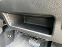 小物を整理できる収納スペースです。運転中に必要なアイテムを手の届く場所に置いて、スマートなドライブを楽しみましょう。