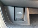 USBポートが装備されており、スマートフォン等の充電に便利です。長距離ドライブも安心してお過ごしいただけます。
