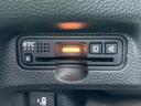 ETC車載器を搭載し、高速道路の料金所をスムーズに通過できます。時間短縮にも繋がり、快適なドライブをサポートします。