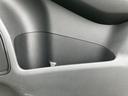 ドアトリムの落ち着いた色合いが、車内を上品に演出。長距離ドライブでもリラックスできる空間を提供します。シンプルながらも洗練されたデザインです。