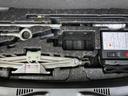 床下の収納スペースにジャッキなどの工具類をまとめて収められ、荷室を有効活用できます。必要な道具を整理しておけるので、旅行や日常のお出かけにも心強いポイントです。