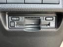 ETC車載器を備えており、対応料金所ではETCカードを利用した通過が可能です。高速道路や有料道路を利用する際の手続きをスムーズにし、移動時の利便性を高めてくれます。