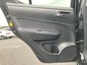 シンプルな色使いで車内にまとまりを感じさせ、同乗される方にも落ち着いた印象を与えます。乗り降りの際も自然になじむ佇まいです。◆画像認識AIによる推定であり実際と異なる場合があります。