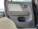 明るい色合いのアクセントと落ち着いた内張りが調和し、車内を穏やかな印象にまとめます。同乗者にも目に入りやすい部分です。◆画像認識AIによる推定であり実際と異なる場合があります。