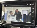 停車中に車内でテレビ映像を視聴でき、休憩時間や待ち時間を過ごす際に便利です。画面が見やすく、移動の合間に番組を楽しみたい方にも活用いただける装備です。