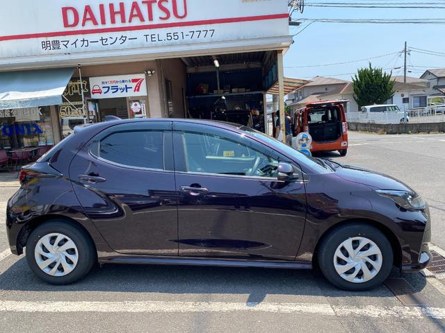 ヤリス ハイブリッドＧ　サイドカメラ　ＬＤＡ　フロントカメラ　Ｉストップ　サイドエアバッグ　スマートキ　ナビ　Ｂモニター　ドライブレコーダー　ＥＴＣ車載器　横滑り防止装置　セキュリティアラーム　メディアプレイヤー接続　ＡＢＳ（6枚目）