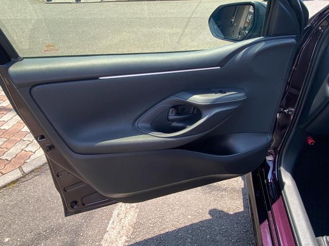 ヤリス ハイブリッドＧ　サイドカメラ　ＬＤＡ　フロントカメラ　Ｉストップ　サイドエアバッグ　スマートキ　ナビ　Ｂモニター　ドライブレコーダー　ＥＴＣ車載器　横滑り防止装置　セキュリティアラーム　メディアプレイヤー接続　ＡＢＳ（48枚目）