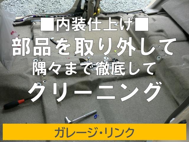 内装は、シートや部品などを外してからクリーニングを施します。嫌な臭いの原因をもとから除去します。