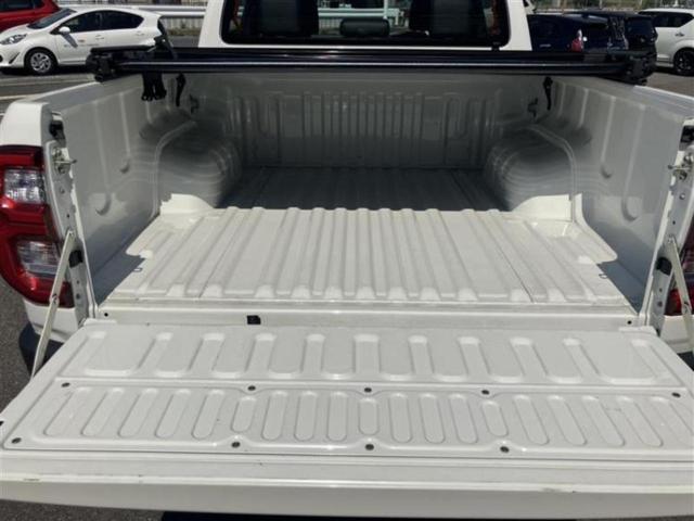 ハイラックス ４ＷＤ　Ｚ　ＧＲスポーツ　保証書／ディスプレイオーディオ＋ナビ／衝突安全装置／全方位モニター／車線逸脱防止支援システム／シート　ハーフレザー／パーキングアシスト　バックガイド／ドライブレコーダー　前後　衝突被害軽減システム（8枚目）