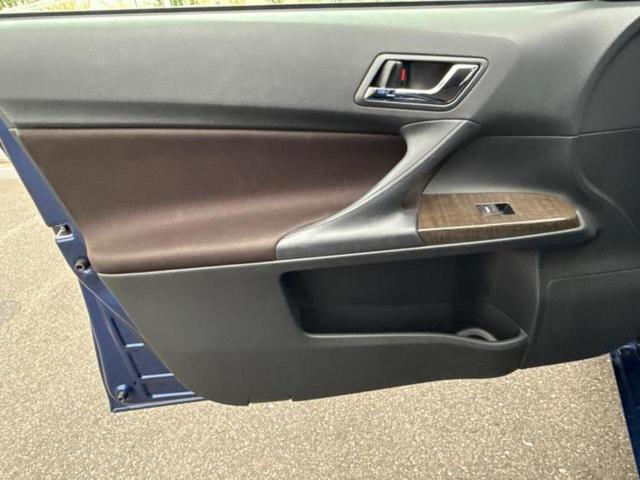 マークＸ ２５０Ｇ　Ｆパッケージ　純正　ＳＤナビ／ヘッドランプ　ＨＩＤ／Ｂｌｕｅｔｏｏｔｈ接続／ＥＴＣ／ＥＢＤ付ＡＢＳ／横滑り防止装置／バックモニター／ワンセグＴＶ／ＤＶＤ／エアバッグ　運転席／エアバッグ　助手席／ＭＴモード付き（22枚目）