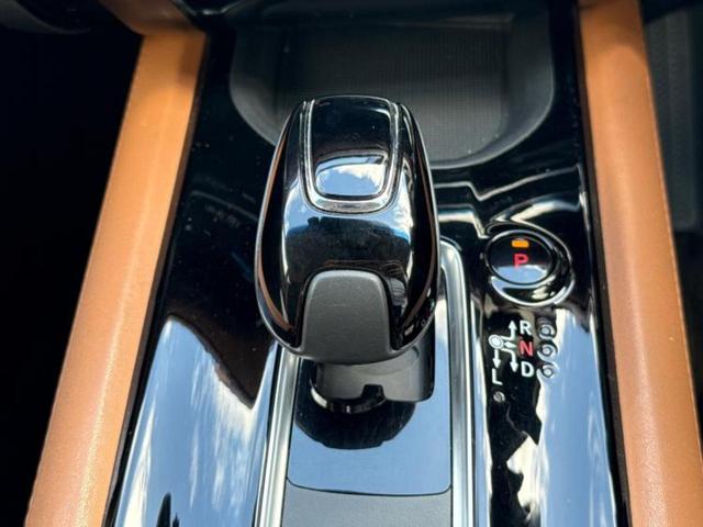 ヴェゼル ハイブリッドＺ・ホンダセンシング　保証書／純正　ＳＤナビ／衝突安全装置／シートヒーター／シート　ハーフレザー／ドライブレコーダー　純正／ヘッドランプ　ＬＥＤ／Ｂｌｕｅｔｏｏｔｈ接続／ＥＴＣ／ＥＢＤ付ＡＢＳ／横滑り防止装置　バックカメラ（18枚目）