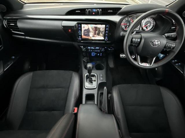 ハイラックス ４ＷＤ　Ｚ　ＧＲスポーツ　保証書／ディスプレイオーディオ＋ナビ８インチ／トヨタセーフティセンス／全方位モニター／車線逸脱防止支援システム／シート　ハーフレザー／ドライブレコーダー　社外／ヘッドランプ　ＬＥＤ　全周囲カメラ（4枚目）