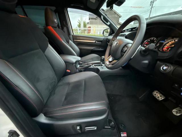 ハイラックス ４ＷＤ　Ｚ　ＧＲスポーツ　保証書／ディスプレイオーディオ＋ナビ８インチ／トヨタセーフティセンス／全方位モニター／車線逸脱防止支援システム／シート　ハーフレザー／ドライブレコーダー　社外／ヘッドランプ　ＬＥＤ　全周囲カメラ（5枚目）