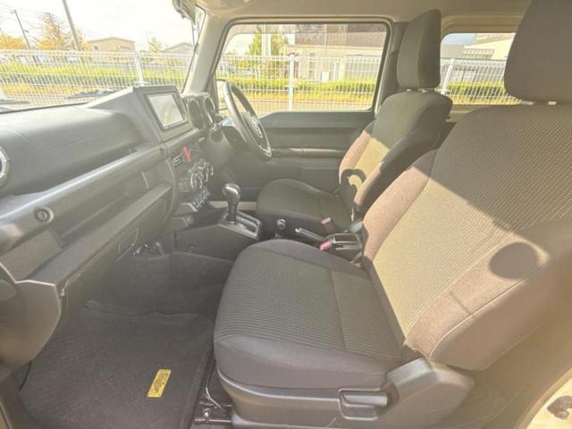 WECARSでは各商談席に大型モニターをご用意しております!見やすい大画面でゆったりと全国の在庫をご覧いただけます!是非ご来店お待ちしております!