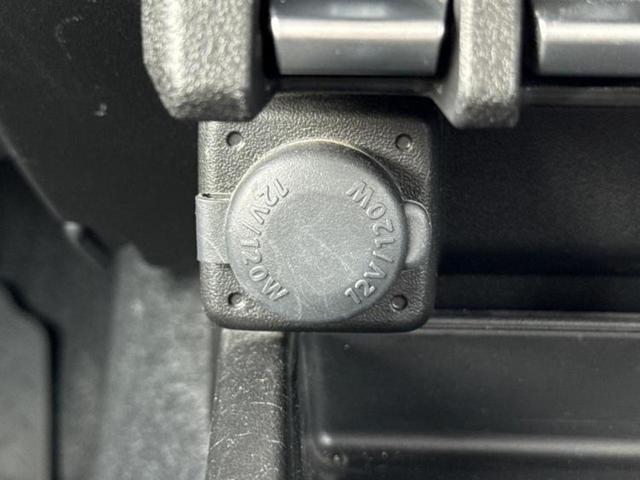 WECARSでは各商談席に大型モニターをご用意しております!見やすい大画面でゆったりと全国の在庫をご覧いただけます!是非ご来店お待ちしております!