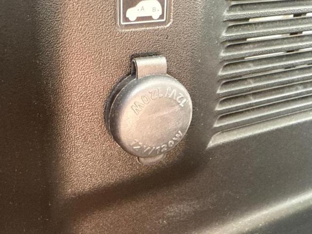 WECARSの展示場では実際に見て、触ってお車をお選びいただけます!知識の豊富な営業スタッフが様々なカーライフをご提案いたします!