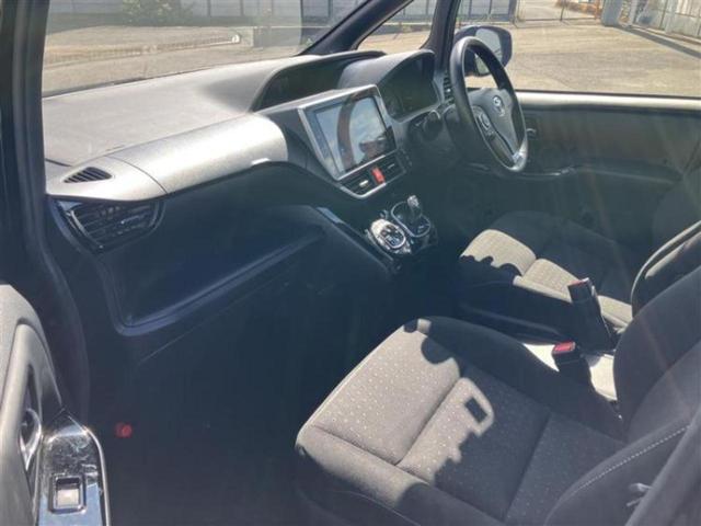 ヴォクシー ハイブリッドＶ　新品タイヤ／保証書／純正　１０インチ　ＳＤナビ／フリップダウンモニター　純正　１２．８インチ／衝突安全装置／両側電動スライドドア／シートヒーター／車線逸脱防止支援システム　衝突被害軽減システム　ＥＴＣ（5枚目）