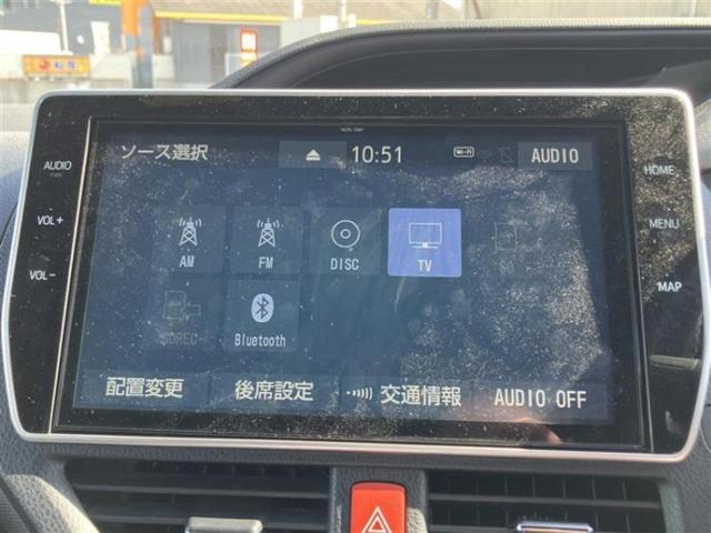 ヴォクシー ハイブリッドＶ　新品タイヤ／保証書／純正　１０インチ　ＳＤナビ／フリップダウンモニター　純正　１２．８インチ／衝突安全装置／両側電動スライドドア／シートヒーター／車線逸脱防止支援システム　衝突被害軽減システム　ＥＴＣ（9枚目）