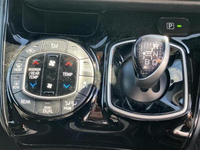 ヴォクシー ハイブリッドＶ　新品タイヤ／保証書／純正　１０インチ　ＳＤナビ／フリップダウンモニター　純正　１２．８インチ／衝突安全装置／両側電動スライドドア／シートヒーター／車線逸脱防止支援システム　衝突被害軽減システム　ＥＴＣ（11枚目）