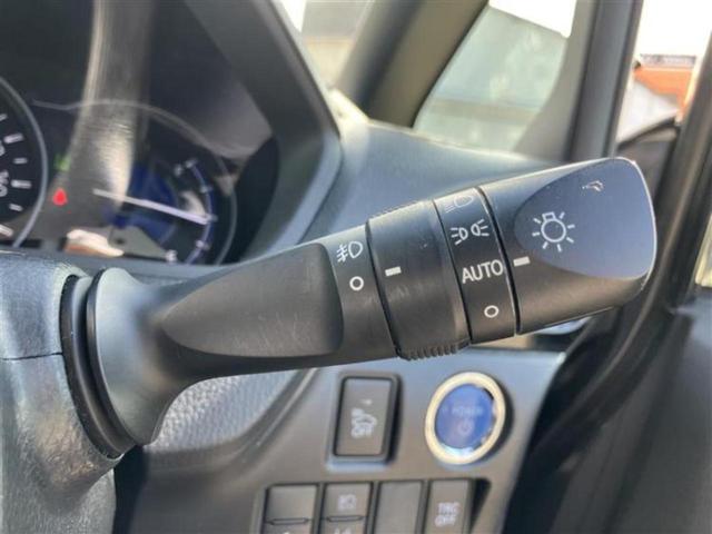 ヴォクシー ハイブリッドＶ　新品タイヤ／保証書／純正　１０インチ　ＳＤナビ／フリップダウンモニター　純正　１２．８インチ／衝突安全装置／両側電動スライドドア／シートヒーター／車線逸脱防止支援システム　衝突被害軽減システム　ＥＴＣ（15枚目）