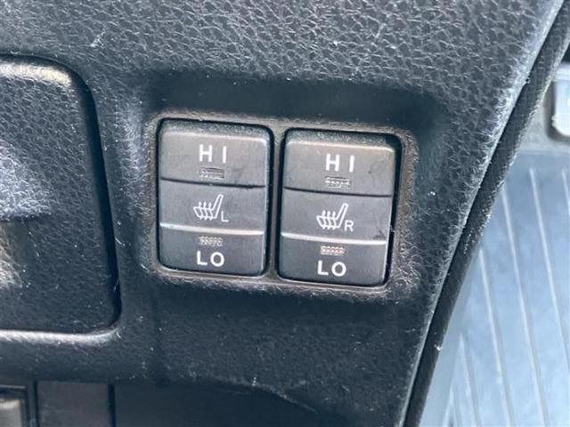 ヴォクシー ハイブリッドＶ　新品タイヤ／保証書／純正　１０インチ　ＳＤナビ／フリップダウンモニター　純正　１２．８インチ／衝突安全装置／両側電動スライドドア／シートヒーター／車線逸脱防止支援システム　衝突被害軽減システム　ＥＴＣ（18枚目）