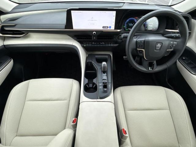 クラウンクロスオーバー ４ＷＤ　Ｇアドバンスドレザーパッケージ　エアロ／保証書／純正　ＨＤＤナビ／デジタルインナーミラー／衝突安全装置／シートヒーター　前席／全方位モニター／車線逸脱防止支援システム／シート　フルレザー／電動バックドア／ヘッドランプ　ＬＥＤ　４ＷＤ（4枚目）