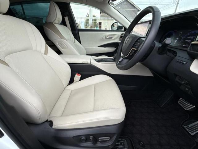 クラウンクロスオーバー ４ＷＤ　Ｇアドバンスドレザーパッケージ　エアロ／保証書／純正　ＨＤＤナビ／デジタルインナーミラー／衝突安全装置／シートヒーター　前席／全方位モニター／車線逸脱防止支援システム／シート　フルレザー／電動バックドア／ヘッドランプ　ＬＥＤ　４ＷＤ（5枚目）