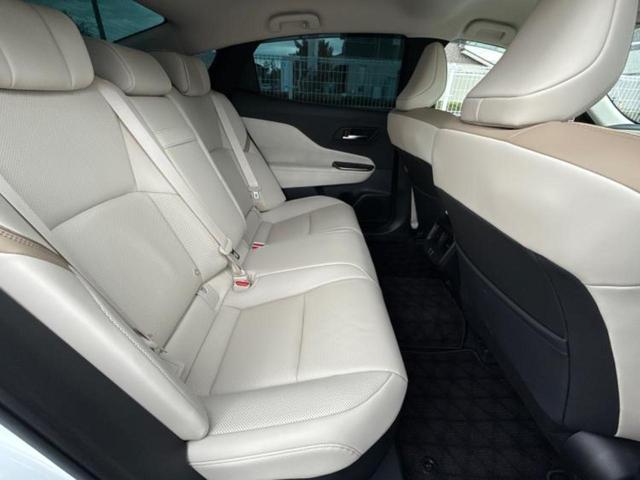 クラウンクロスオーバー ４ＷＤ　Ｇアドバンスドレザーパッケージ　エアロ／保証書／純正　ＨＤＤナビ／デジタルインナーミラー／衝突安全装置／シートヒーター　前席／全方位モニター／車線逸脱防止支援システム／シート　フルレザー／電動バックドア／ヘッドランプ　ＬＥＤ　４ＷＤ（6枚目）