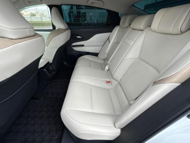 クラウンクロスオーバー ４ＷＤ　Ｇアドバンスドレザーパッケージ　エアロ／保証書／純正　ＨＤＤナビ／デジタルインナーミラー／衝突安全装置／シートヒーター　前席／全方位モニター／車線逸脱防止支援システム／シート　フルレザー／電動バックドア／ヘッドランプ　ＬＥＤ　４ＷＤ（8枚目）