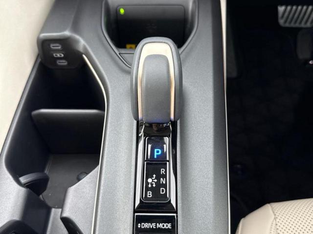 クラウンクロスオーバー ４ＷＤ　Ｇアドバンスドレザーパッケージ　エアロ／保証書／純正　ＨＤＤナビ／デジタルインナーミラー／衝突安全装置／シートヒーター　前席／全方位モニター／車線逸脱防止支援システム／シート　フルレザー／電動バックドア／ヘッドランプ　ＬＥＤ　４ＷＤ（18枚目）