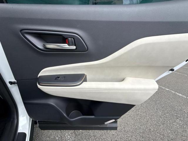 クラウンクロスオーバー ４ＷＤ　Ｇアドバンスドレザーパッケージ　エアロ／保証書／純正　ＨＤＤナビ／デジタルインナーミラー／衝突安全装置／シートヒーター　前席／全方位モニター／車線逸脱防止支援システム／シート　フルレザー／電動バックドア／ヘッドランプ　ＬＥＤ　４ＷＤ（21枚目）